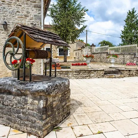 Amazing Home In Lonnes With Heated Swimming Pool Prázdninový dům *