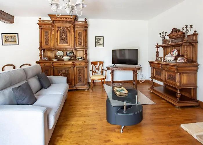 Lovely In With Heated Swimming Pool Сasa de vacaciones