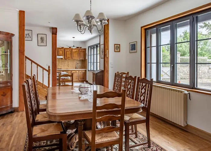 Lovely In With Heated Swimming Pool Сasa de vacaciones Lonnes