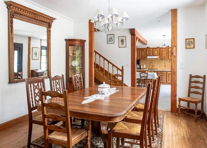 Сasa de vacaciones Lovely In With Heated Swimming Pool Lonnes